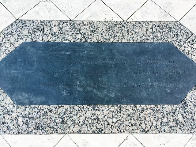 Roman Amphitheatre, London black plaque