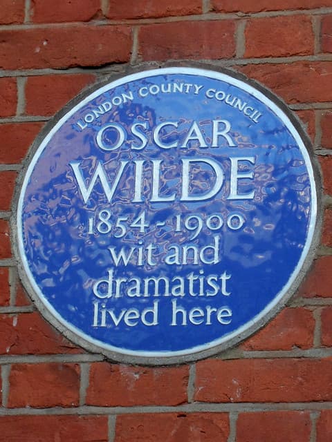 Oscar Wilde blue plaque