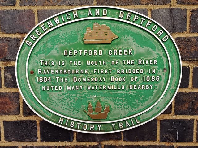 Green plaque № 31040