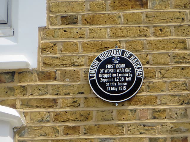 first bomb of World War One to fall from a zeppelin on London black plaque