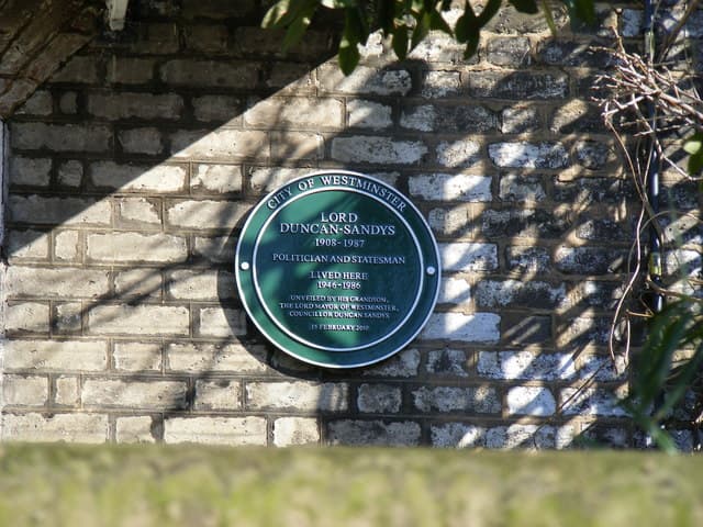 Edwin Duncan Sandys green plaque