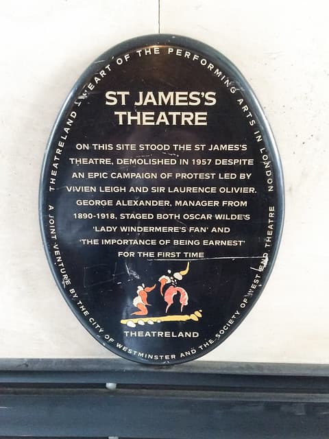 Oscar Wilde, Vivien Leigh, and Laurence Olivier black plaque