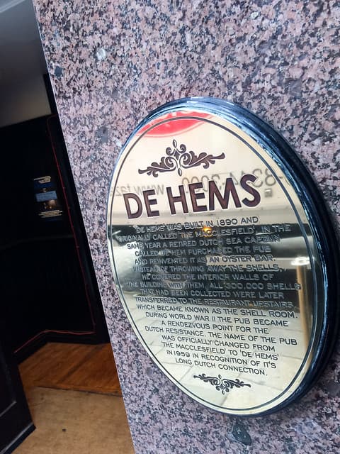 De Hems, London bronze plaque
