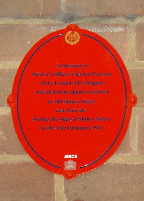 Charles Pearson and Siege of Sidney Street red and black plaque