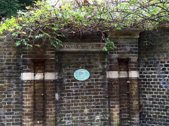 Warkworth House green plaque
