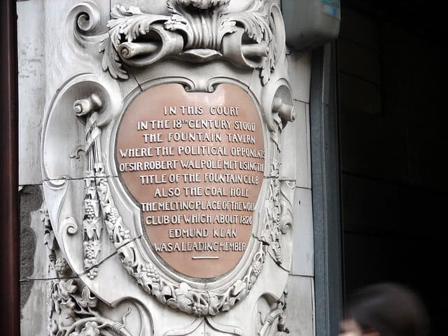 Robert Walpole, Edmund Kean, and Fountain Tavern, London brown plaque