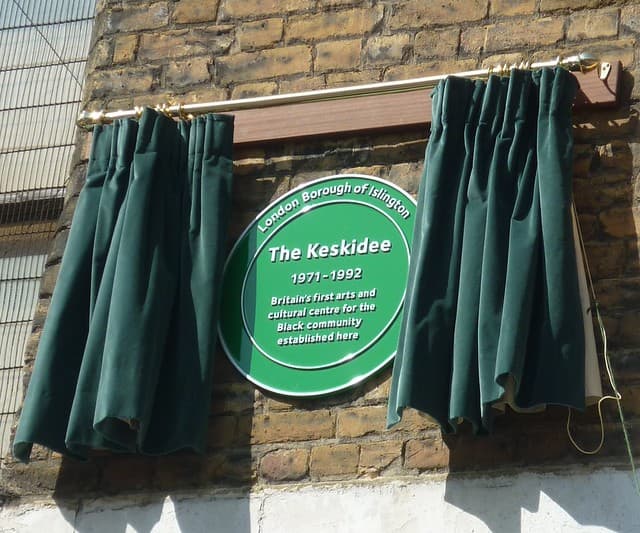 The Keskidee green plaque