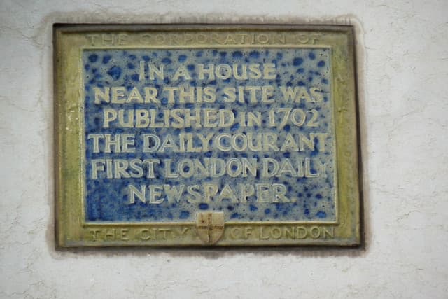 The Daily Courant blue plaque