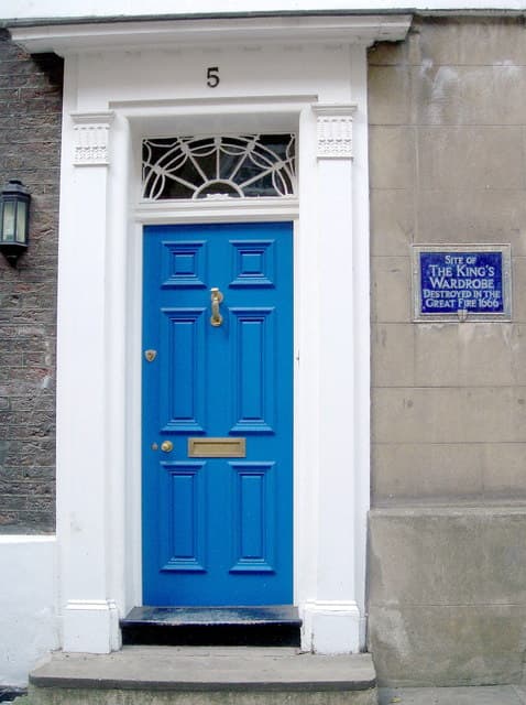 King's Wardrobe blue plaque
